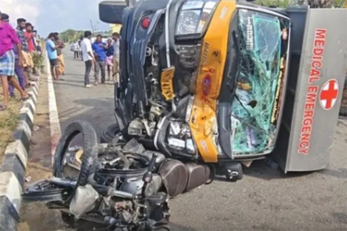 ஆலங்குளம் அருகே கோர விபத்து: வேன் மீது பைக் மோதி 2 பேர் பலி