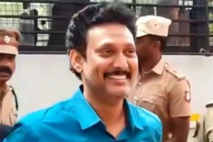 மோசடி வழக்கில் கைதான அன்பில் மகேஷ்: சிறப்பு கோர்ட்டில் ஆஜர்