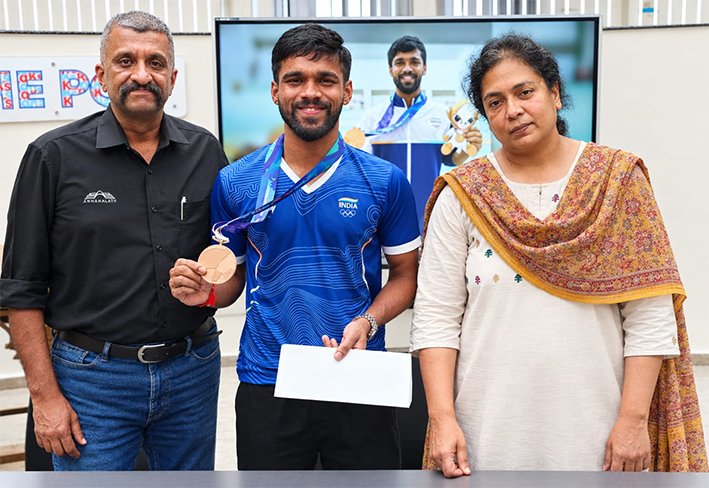 ஆசிய பேட்மிண்டனில் வெண்கலம் வென்ற வீரருக்கு கோவையில் பாராட்டு விழா!