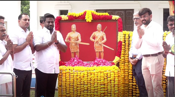 அரசு சார்பில் மருது பாண்டியரின் திருவுருவச்சிலைக்கு அமைச்சர் ராஜ்மோகன் மரியாதை