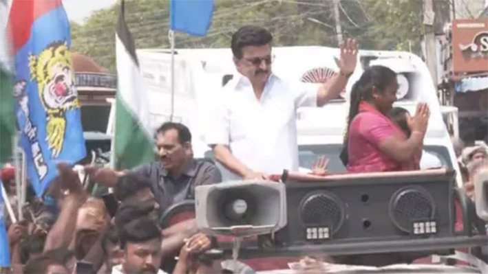 தாராபுரத்தில் திமுக தலைவர் மு.க.ஸ்டாலின் ரோடு ஷோ