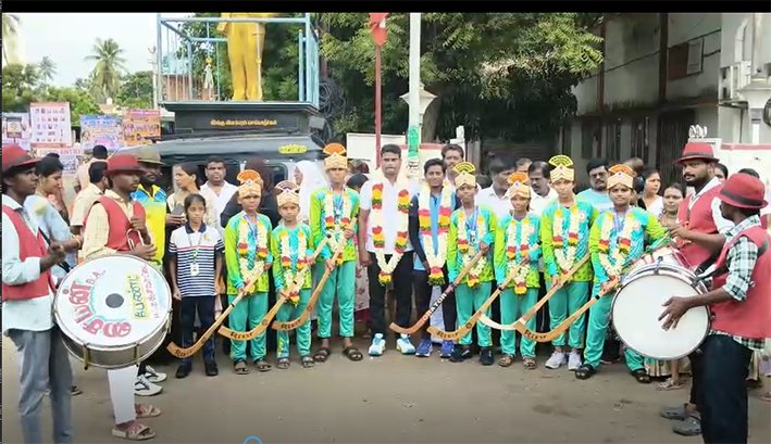 ஐஸ் ஸ்கேட்டிங் ஹாக்கியில் பதக்கம் வென்ற பட்டுக்கோட்டை மாணவர்களுக்கு உற்சாக வரவேற்பு!