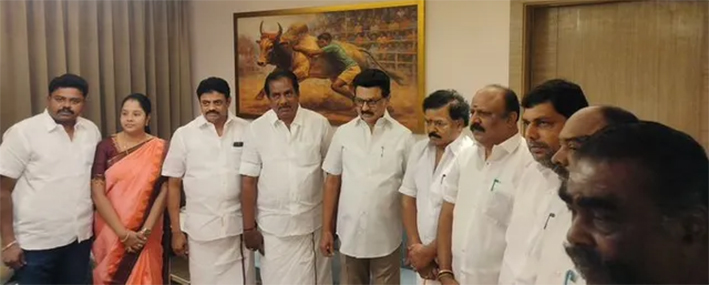 அதிமுக நிர்வாகிகள் ஸ்டாலின் முன்னிலையில் திமுகவில் இணைந்தனர்