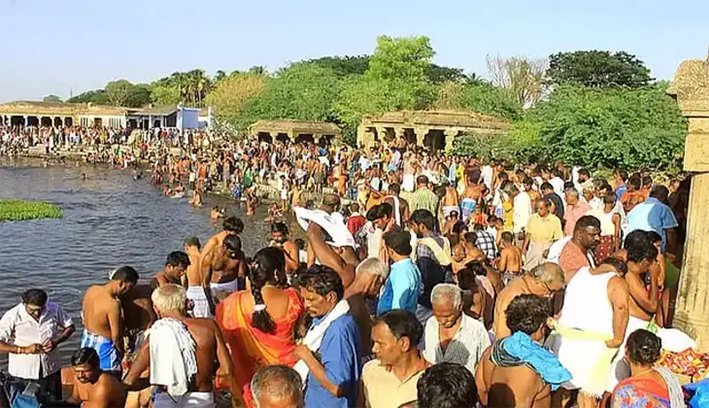 தாமிரபரணி ஆற்றங்கரையில் முன்னோர்களுக்கு தர்ப்பணம்!