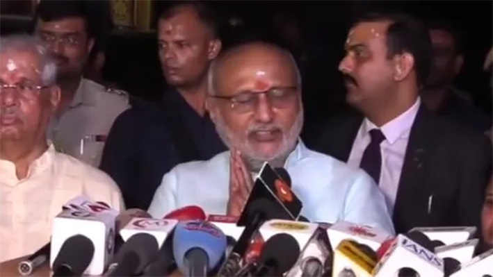 மதுரை மீனாட்சி கோயிலில் துணை ஜனாதிபதி பேட்டியின் போது மின்தடை