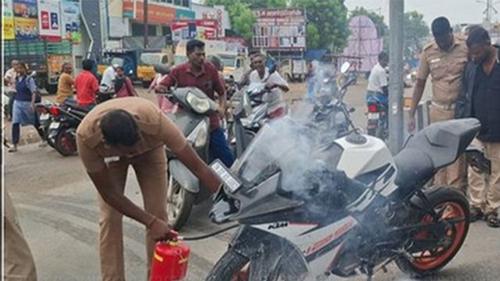 2 டூவீலர்கள் நேருக்கு நேர் மோதி விபத்து... 2 பேர் பலி